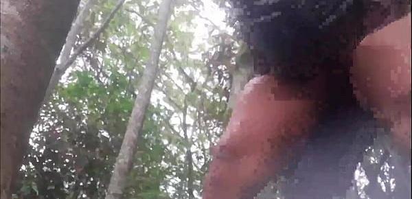  Casal Sapeca RJ Fudendo no meio do mato - vídeo Completo em Xvideos Red